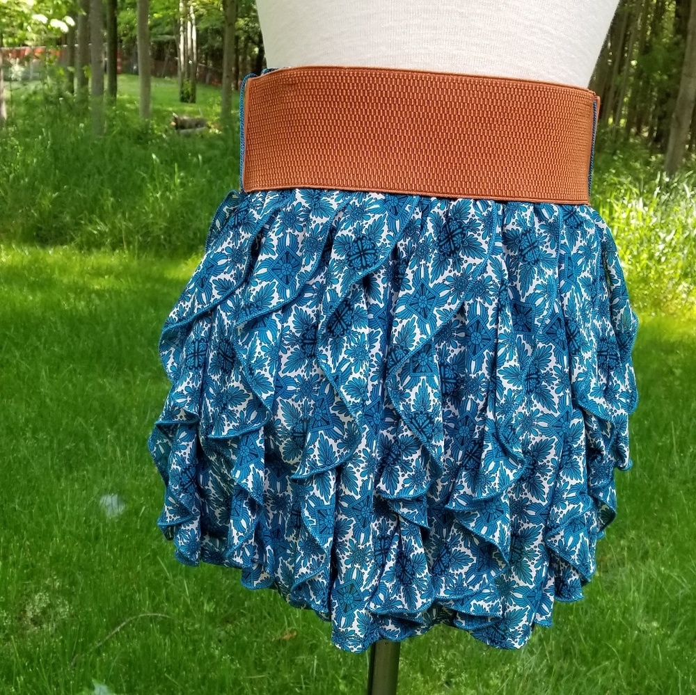 😎ADORABLE RUFFLED MINI - Picture 2 of 6
